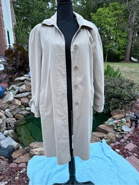 London Fog Khaki Trench Coat - Single-Breasted Detail
